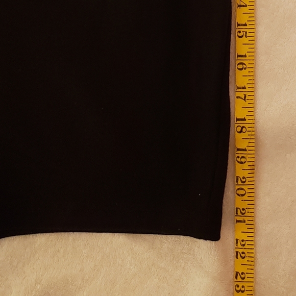 Men's shorts,black/red stripe,size 30,drawstring waist,zipper pockets - Picture 8 of 9